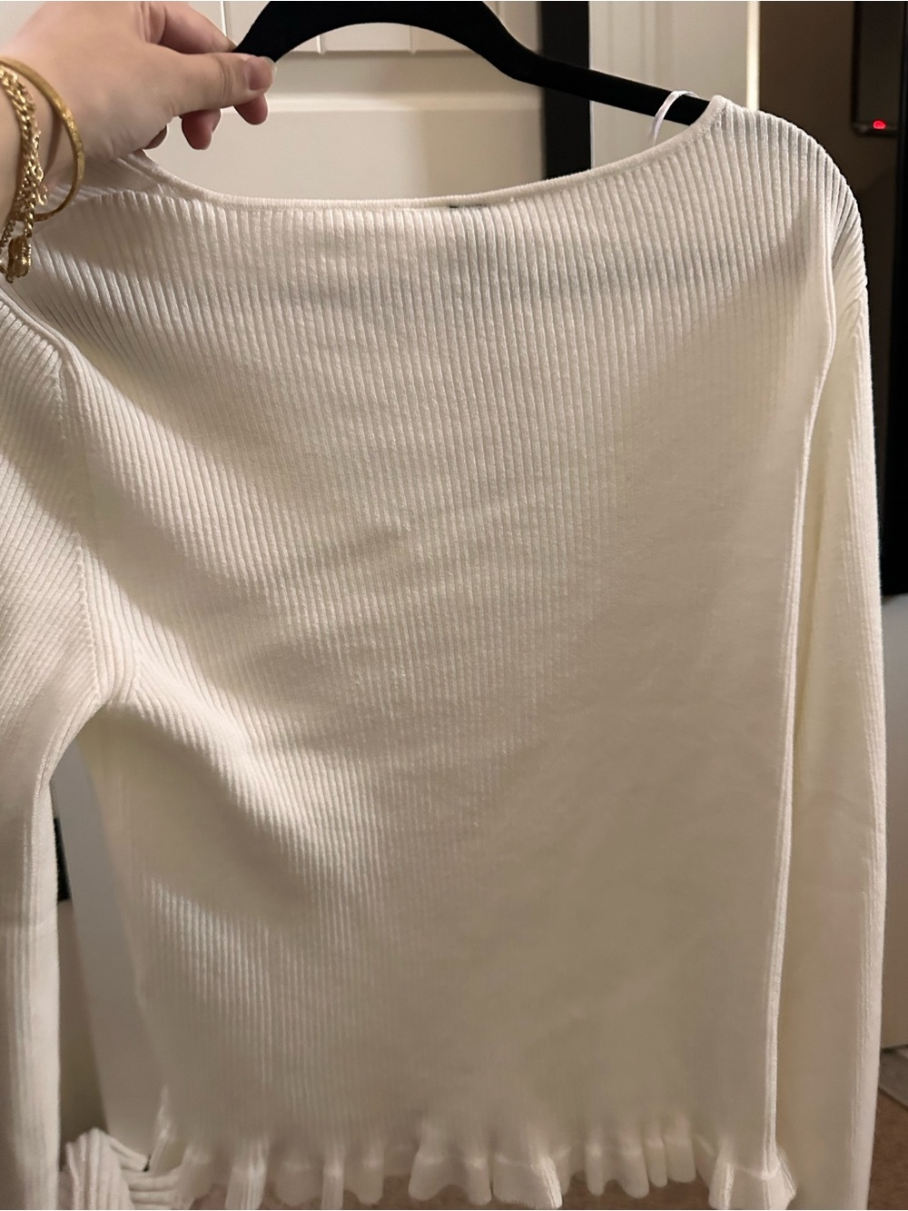 H&M Cream Ribbed Button-Front V-Neck Top with Ruffle Hem - Picture 5 of 5